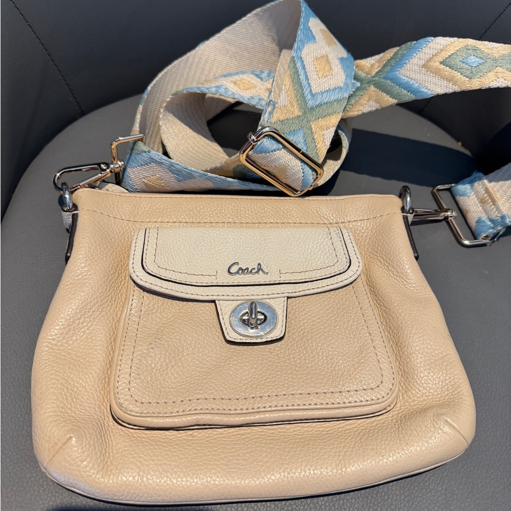 Authentic Pebble Leather Coach Tan Crossbody Bag with Geometric Strap